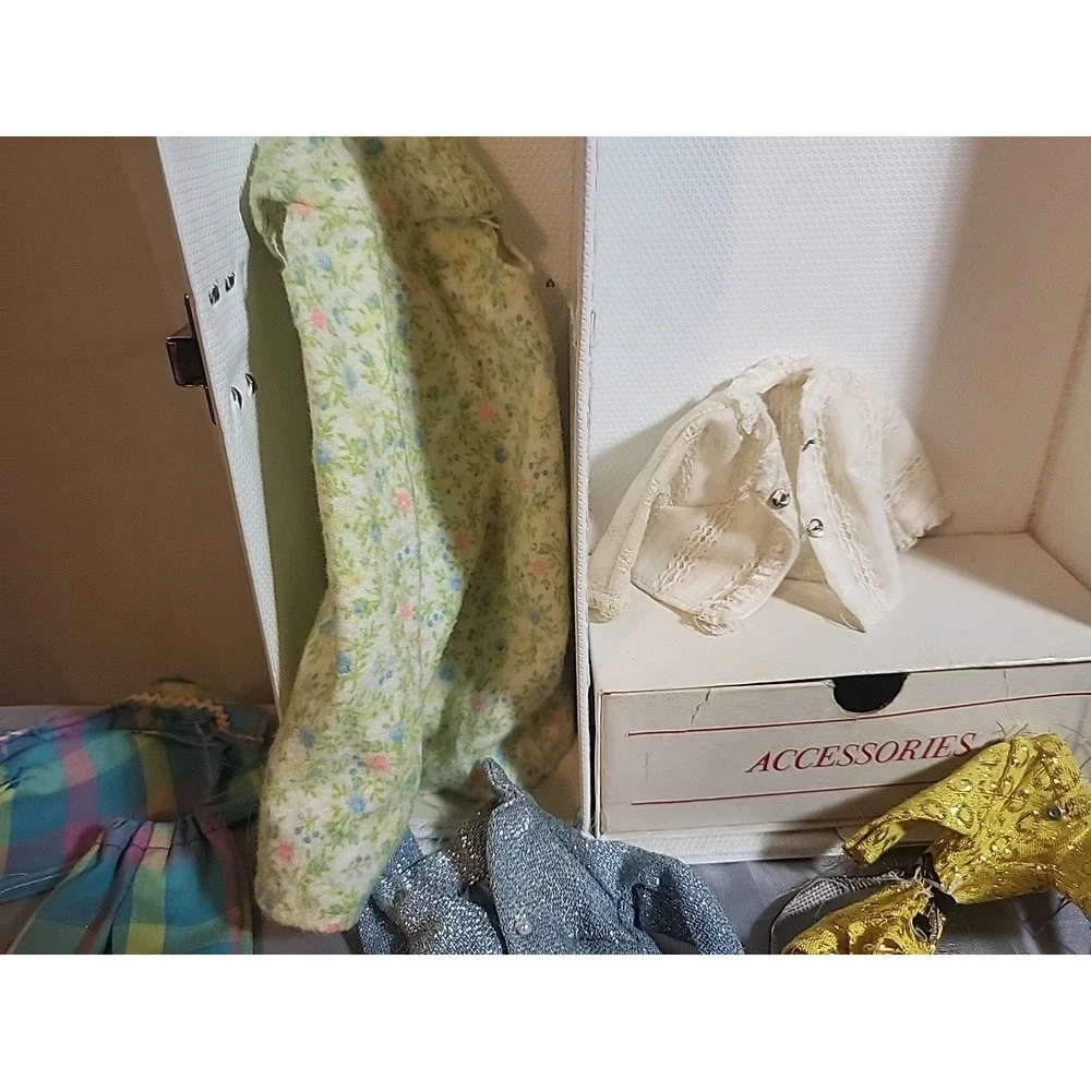 Vintage‎ Doll Clothing Lot - 10+ Complete Outfits & Case.